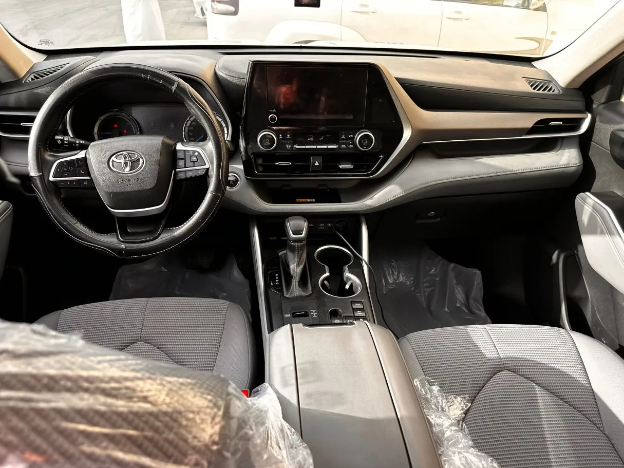 Car image 17