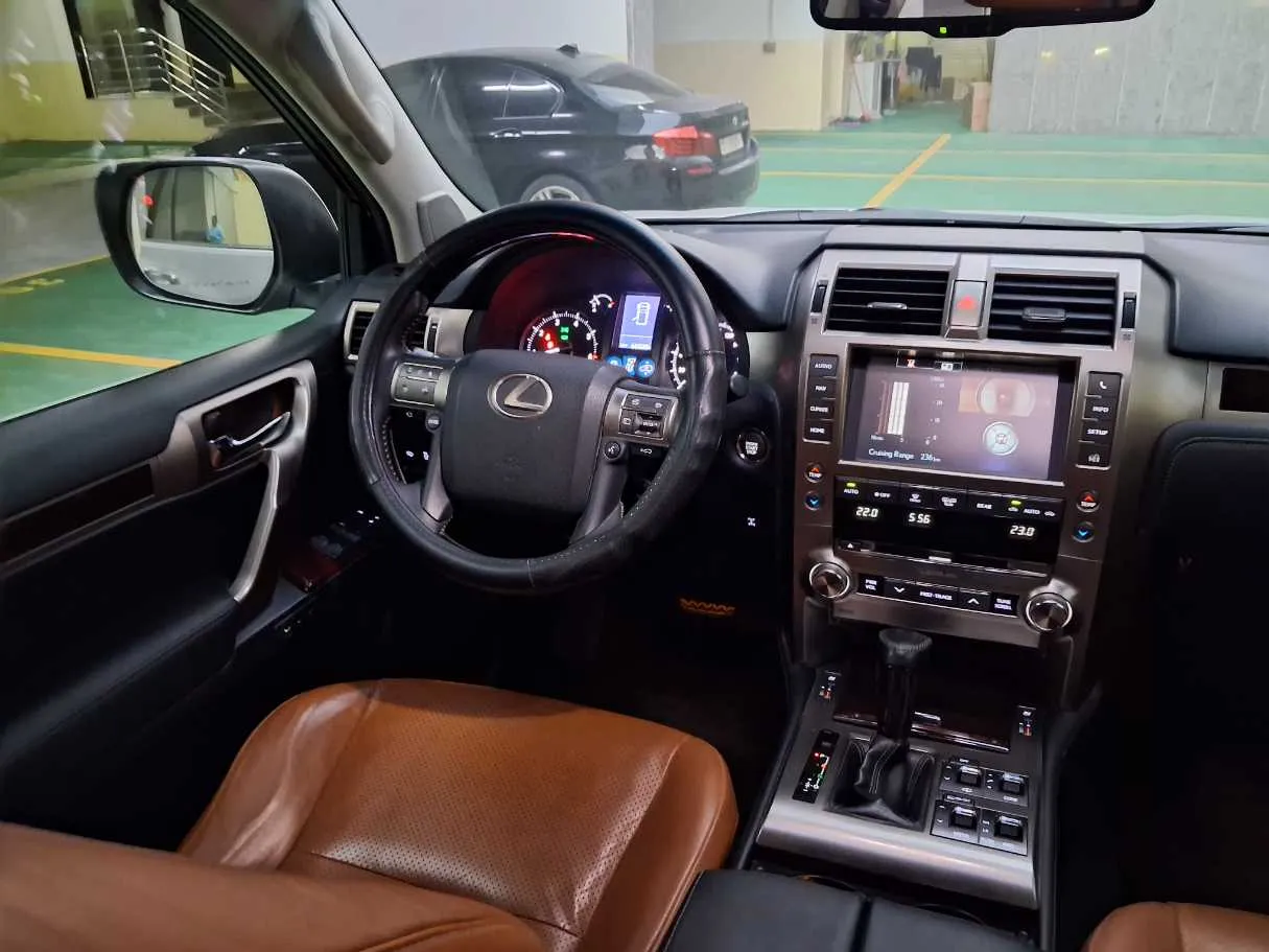 Car image 17