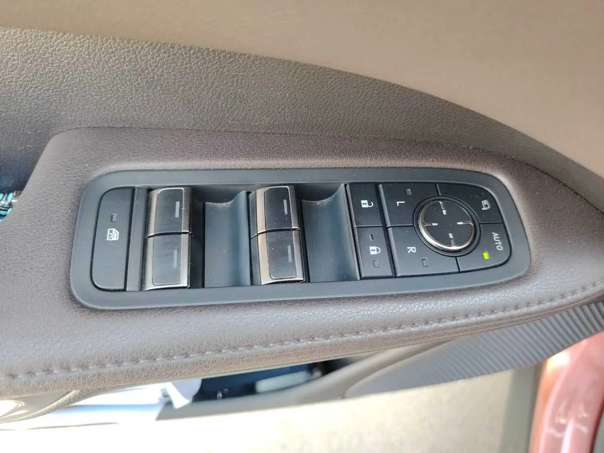 Car image 40