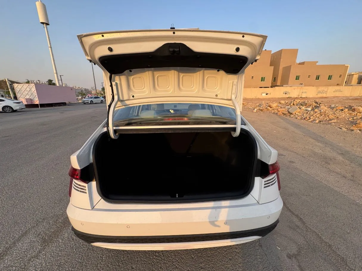 Car image 21