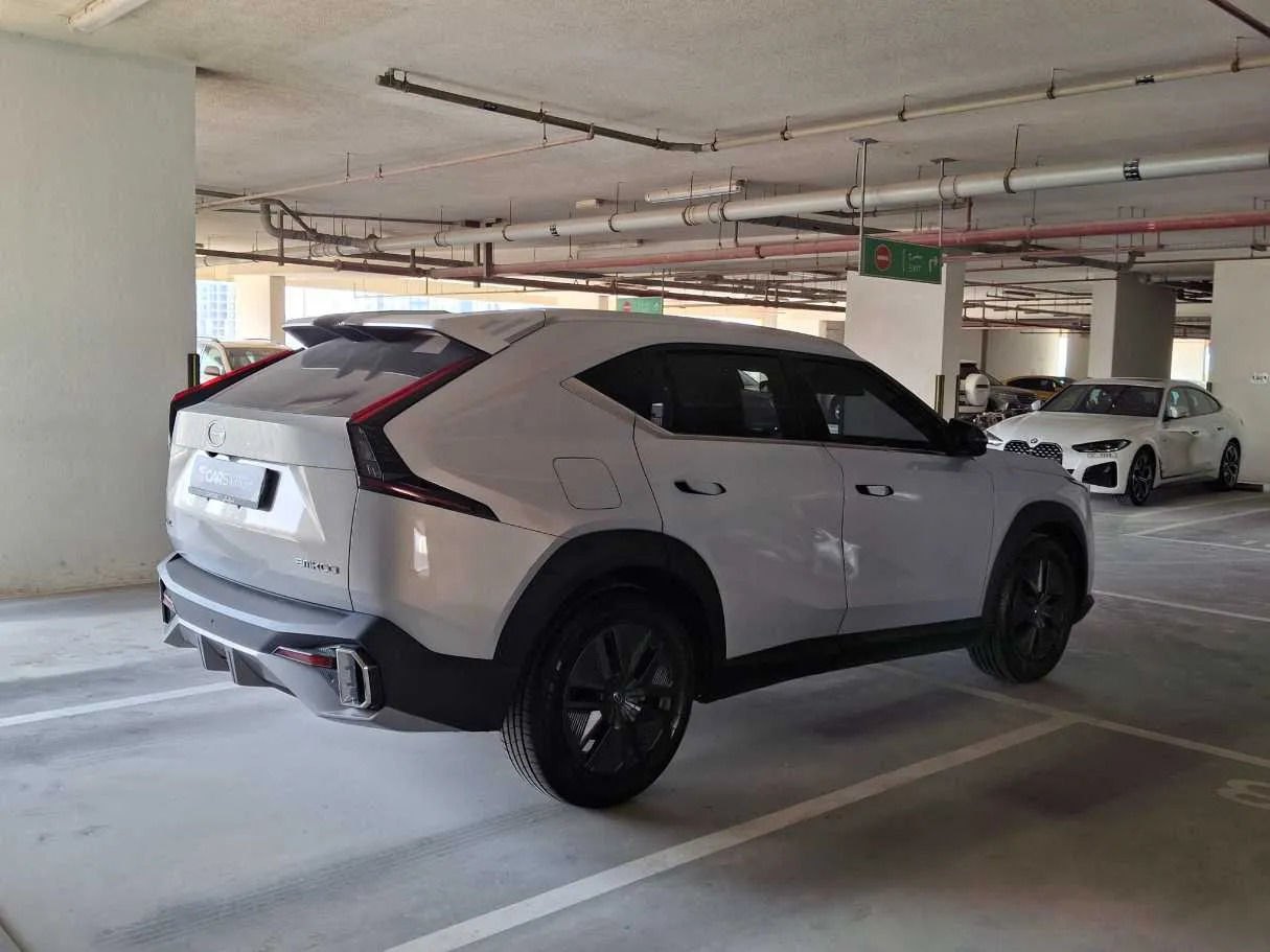 Car image 5