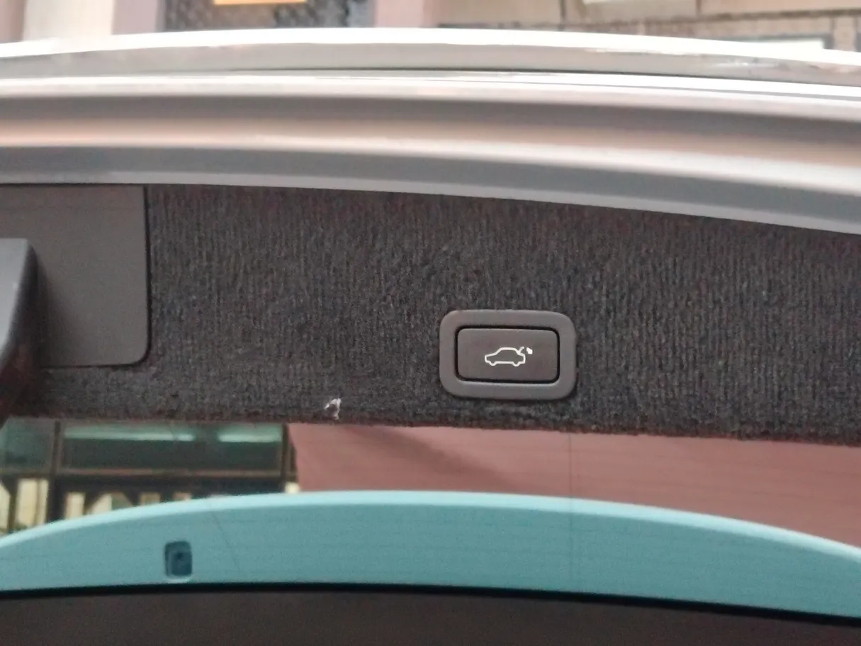 Car image 37