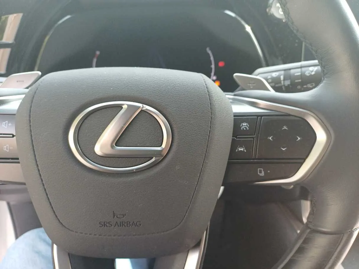 Car image 23