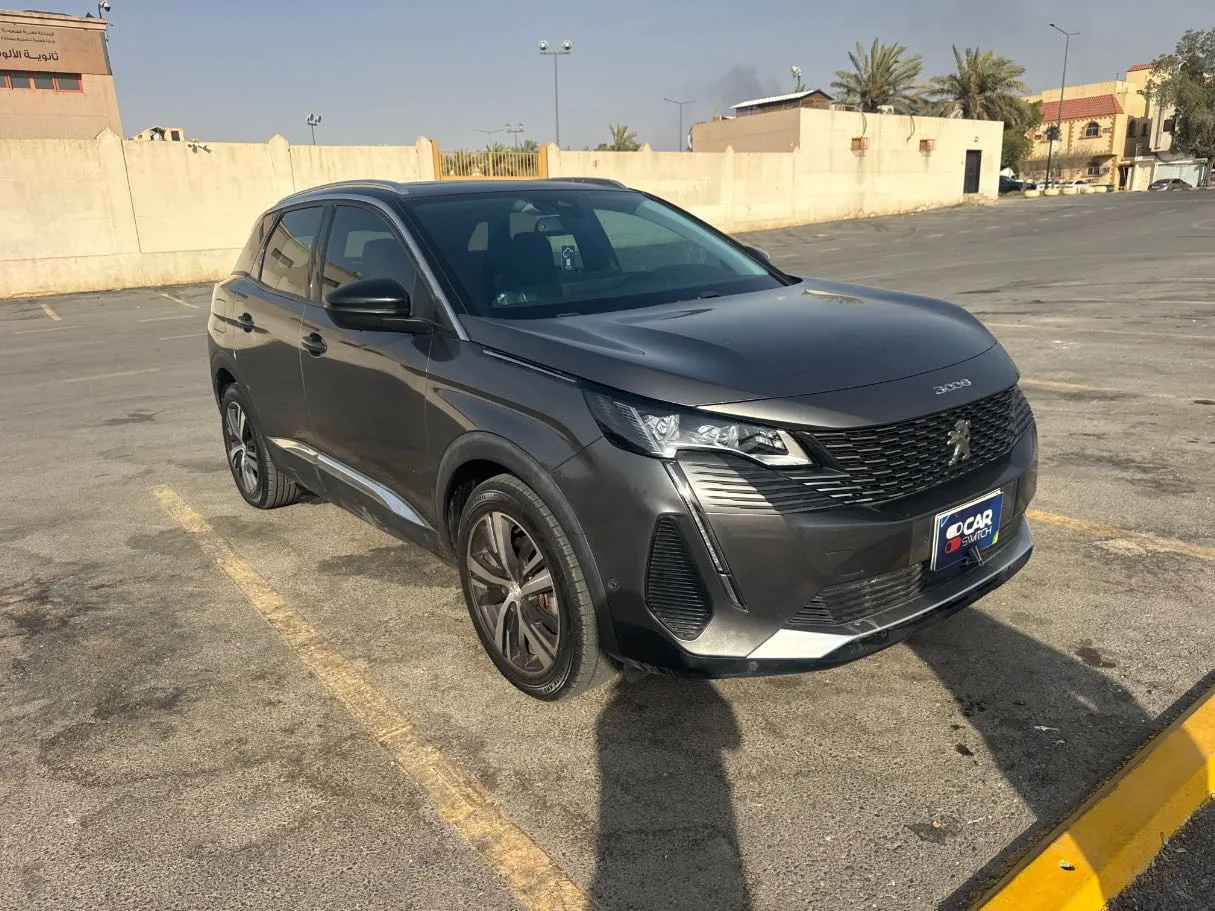 Car image 3