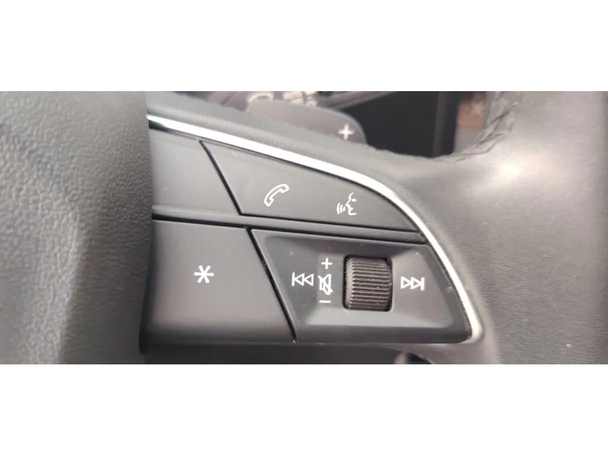 Car image 32
