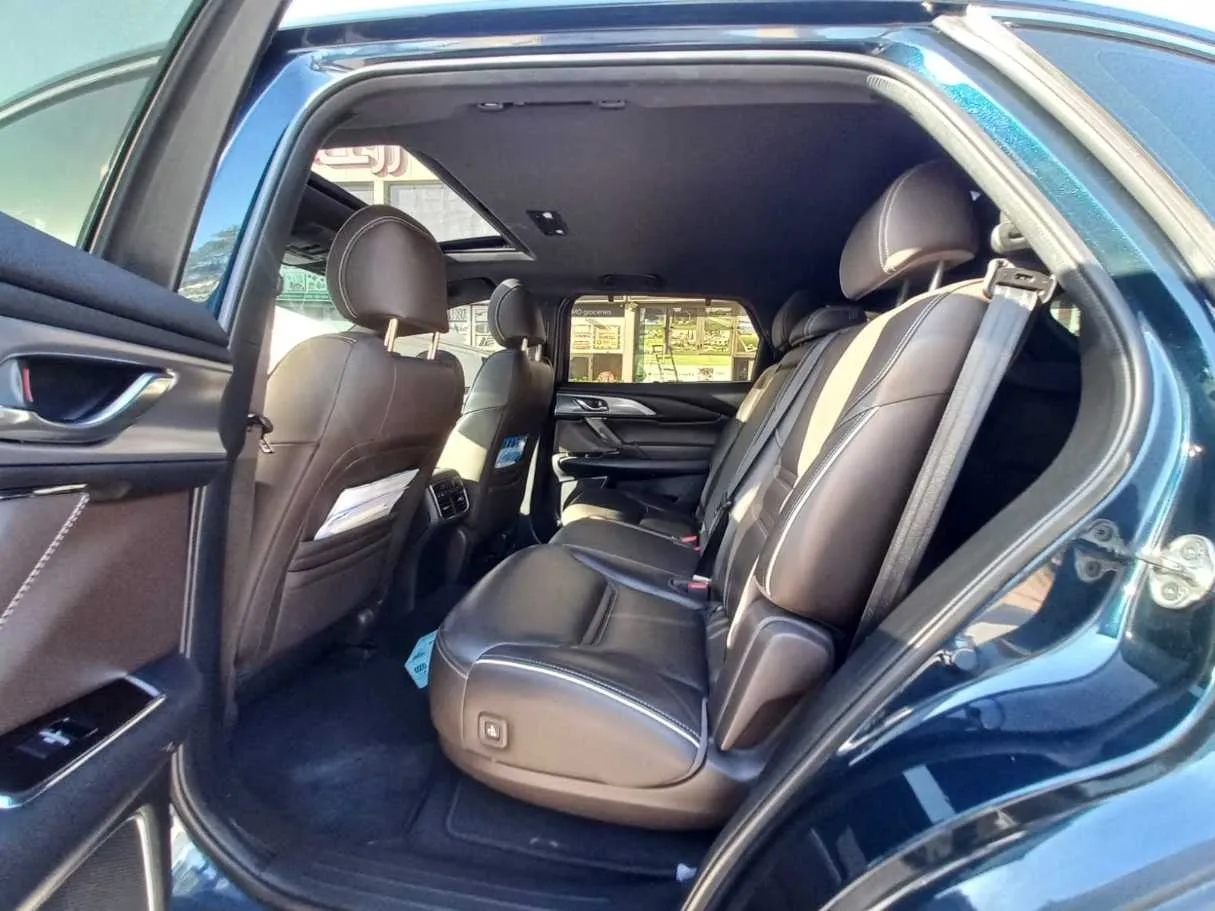 Car image 13
