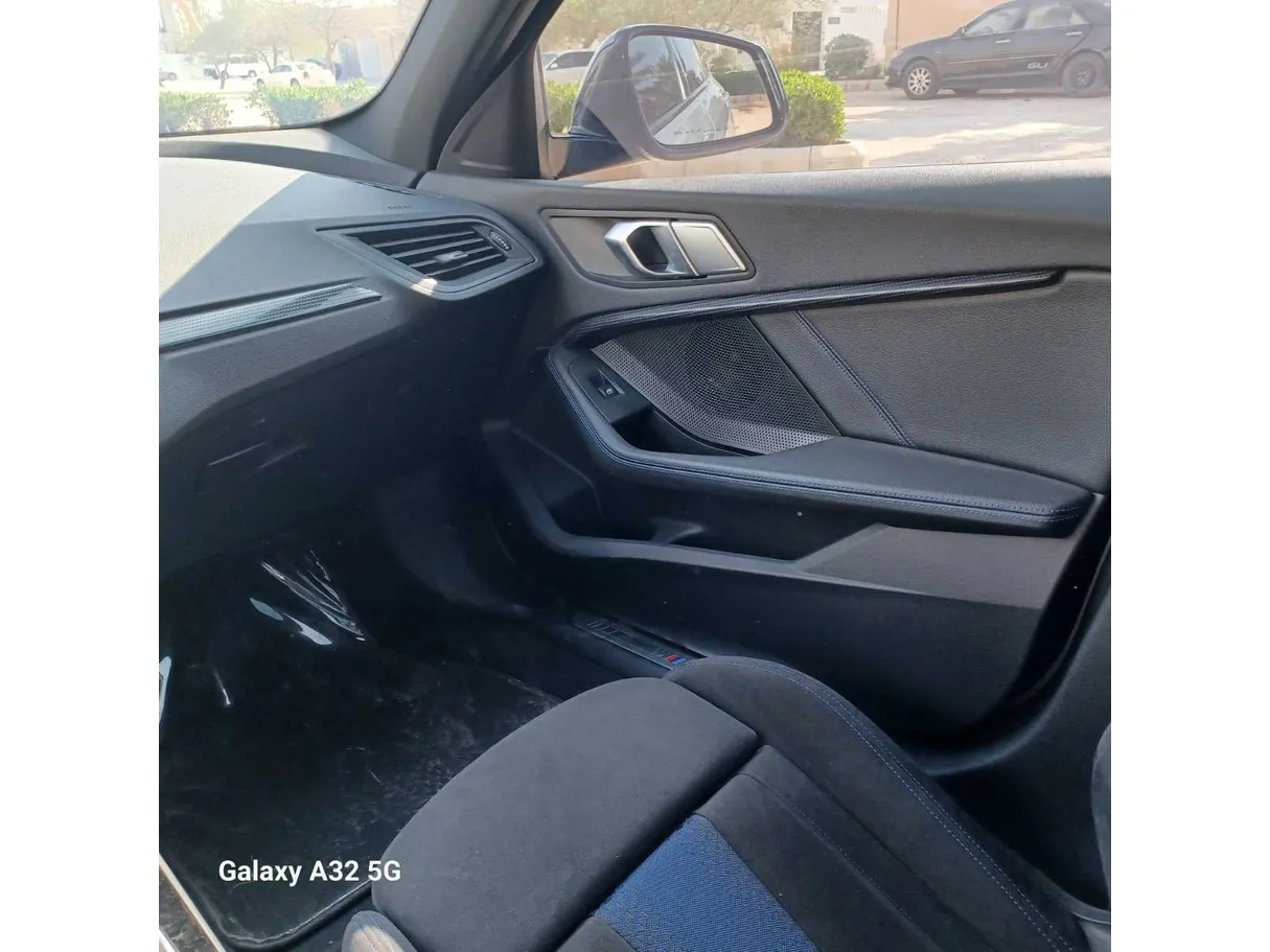 Car image 24