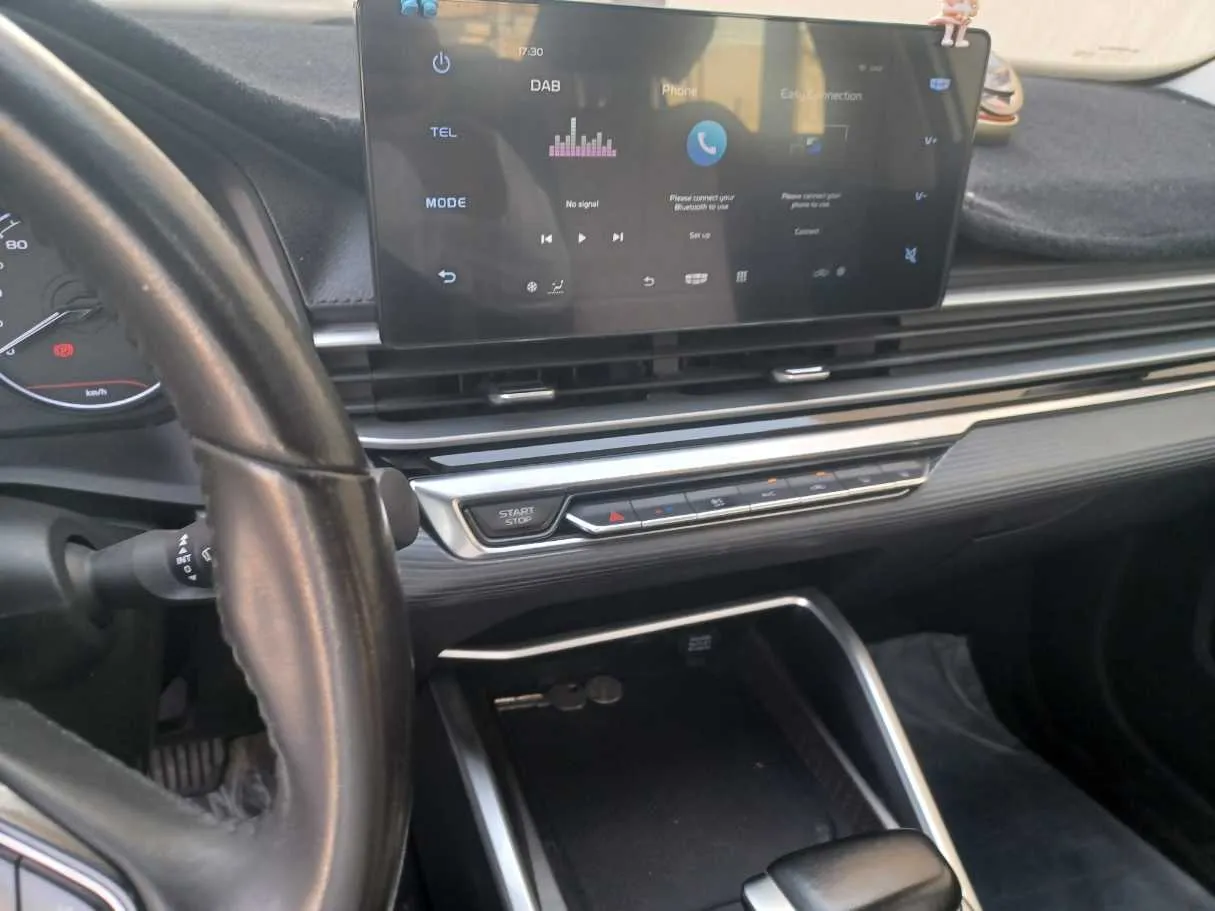 Car image 17