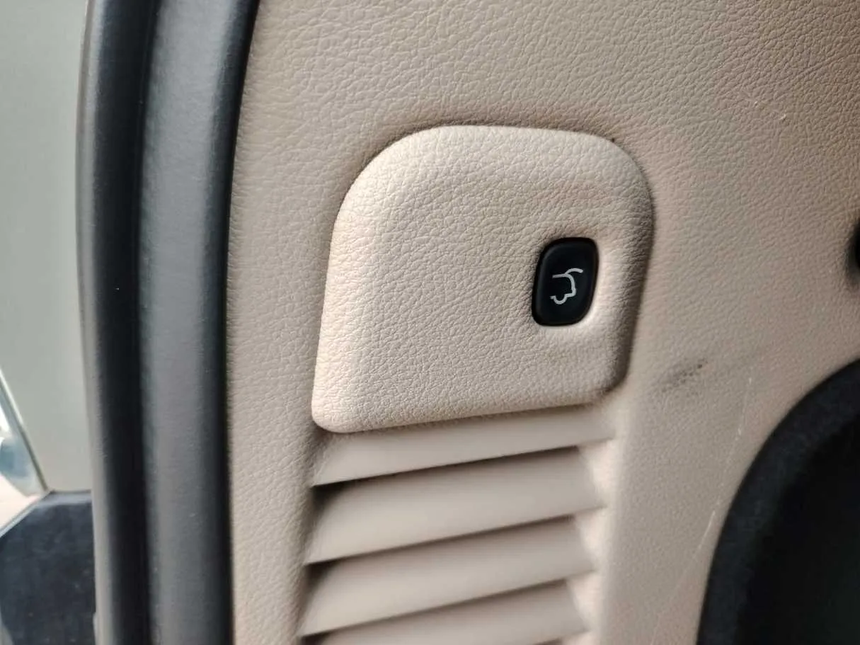 Car image 38