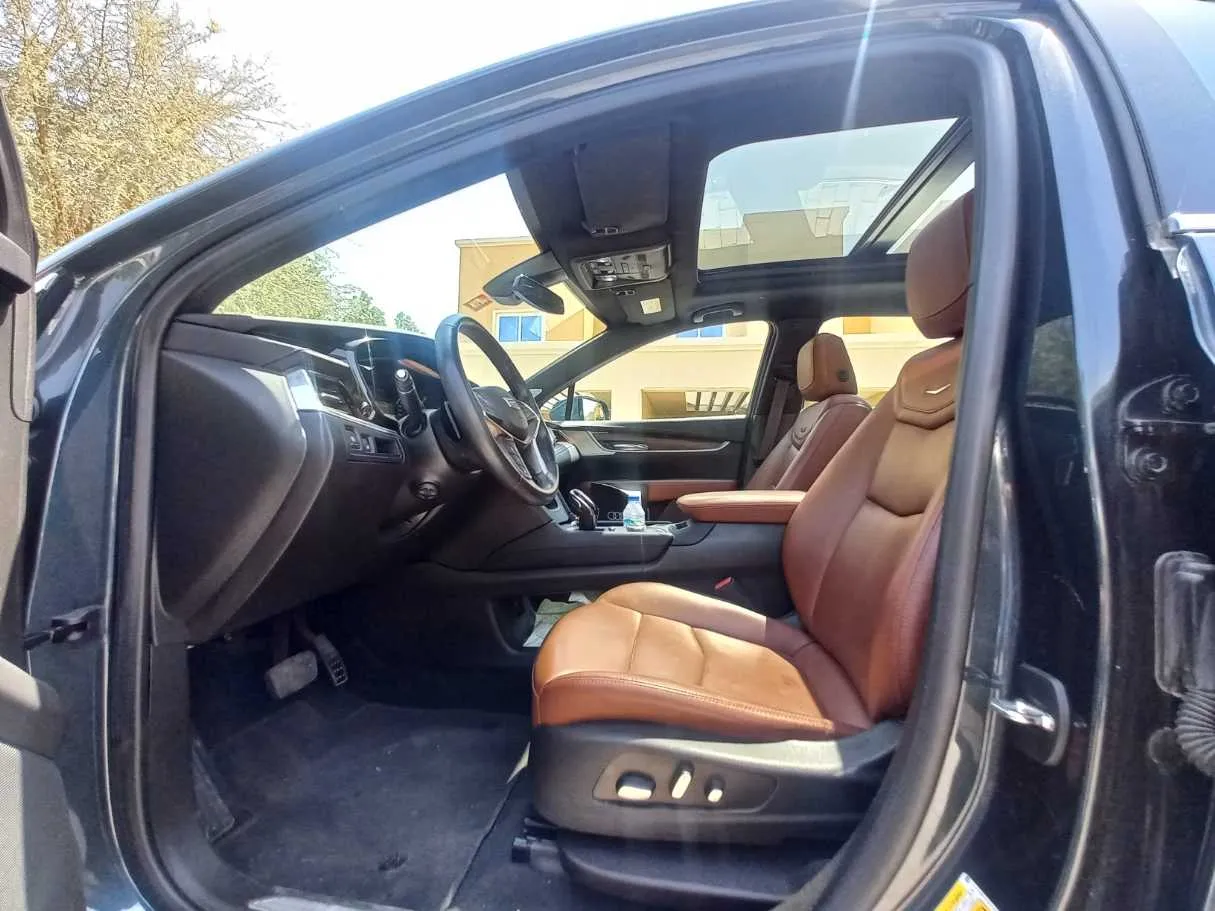 Car image 12