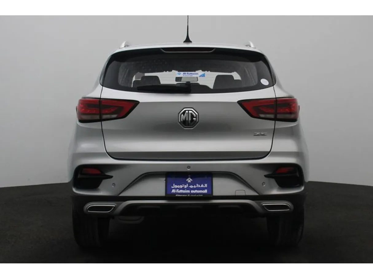 Car image 12