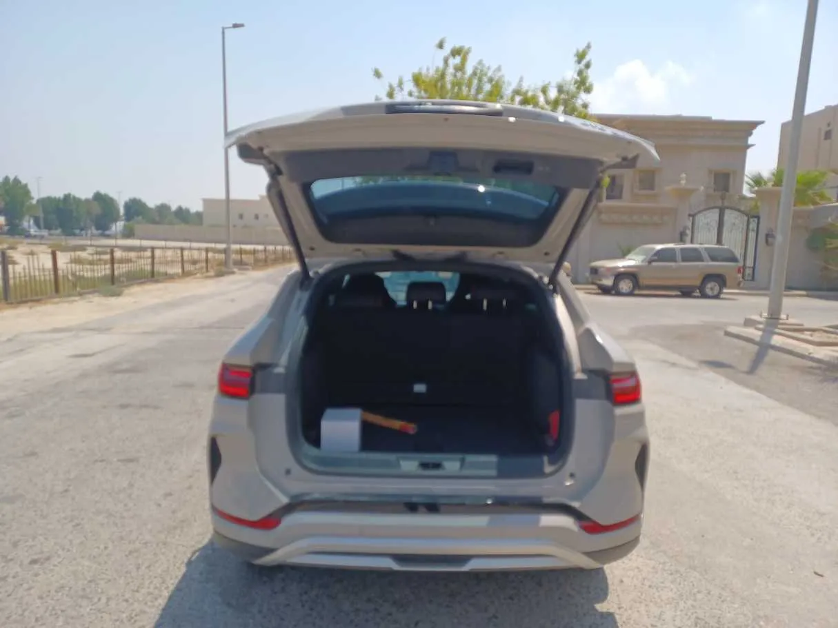 Car image 19