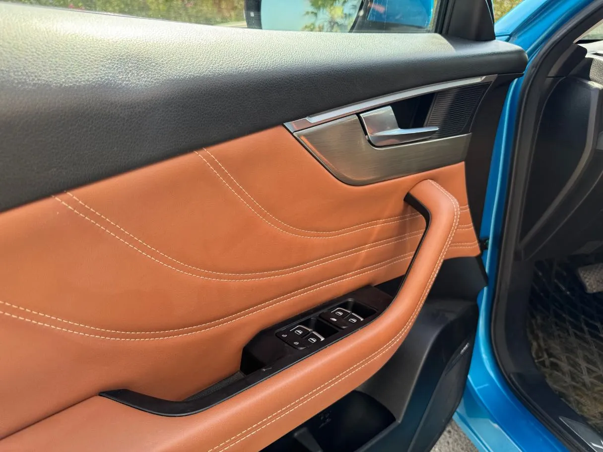 Car image 23