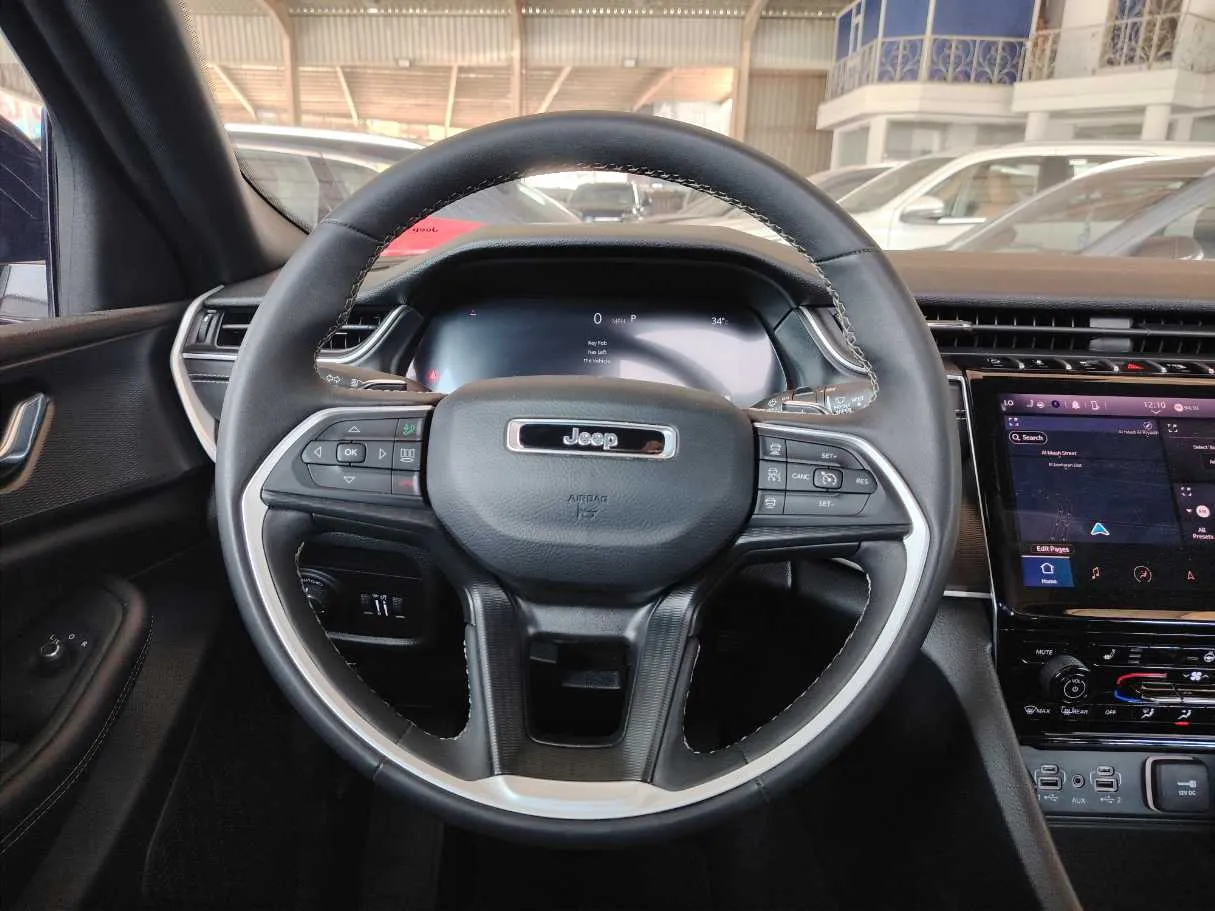 Car image 28