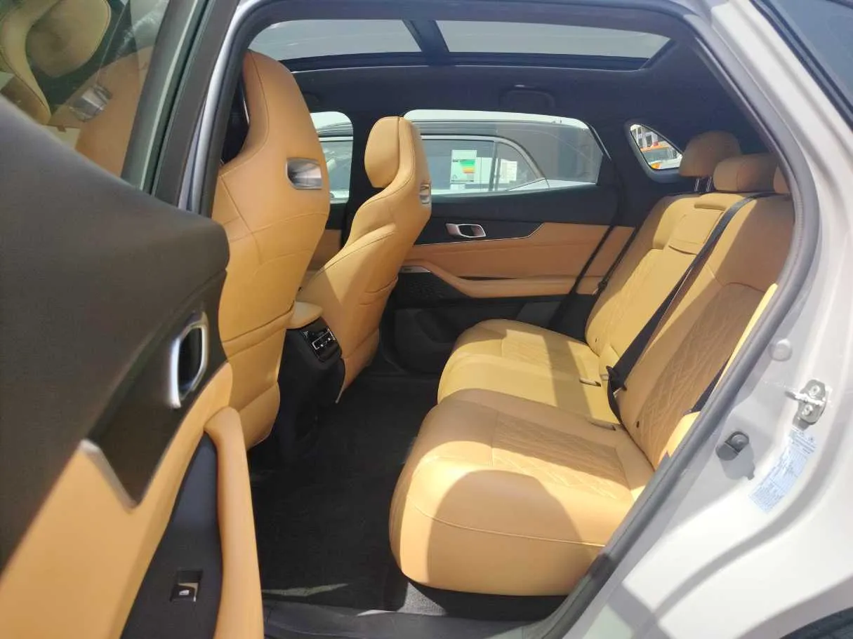 Car image 21