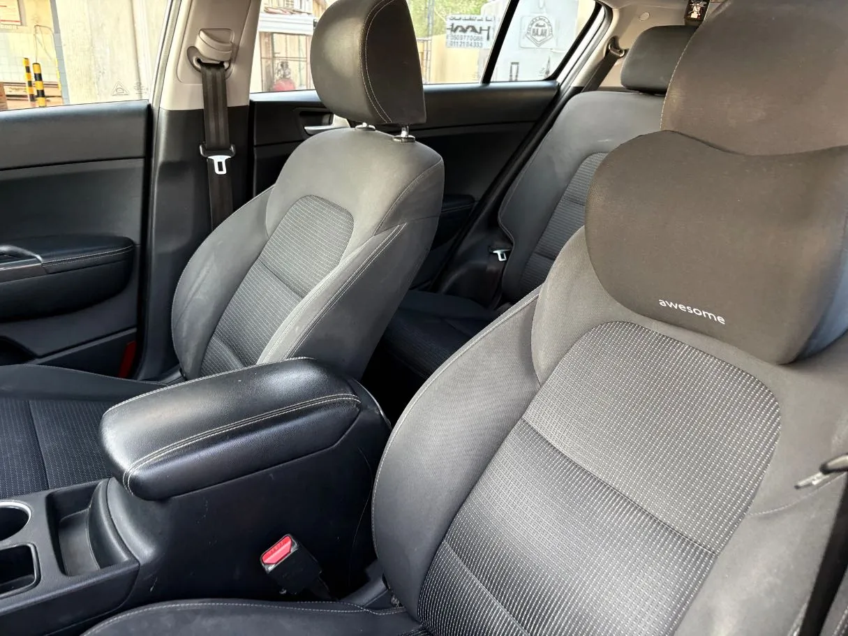 Car image 13