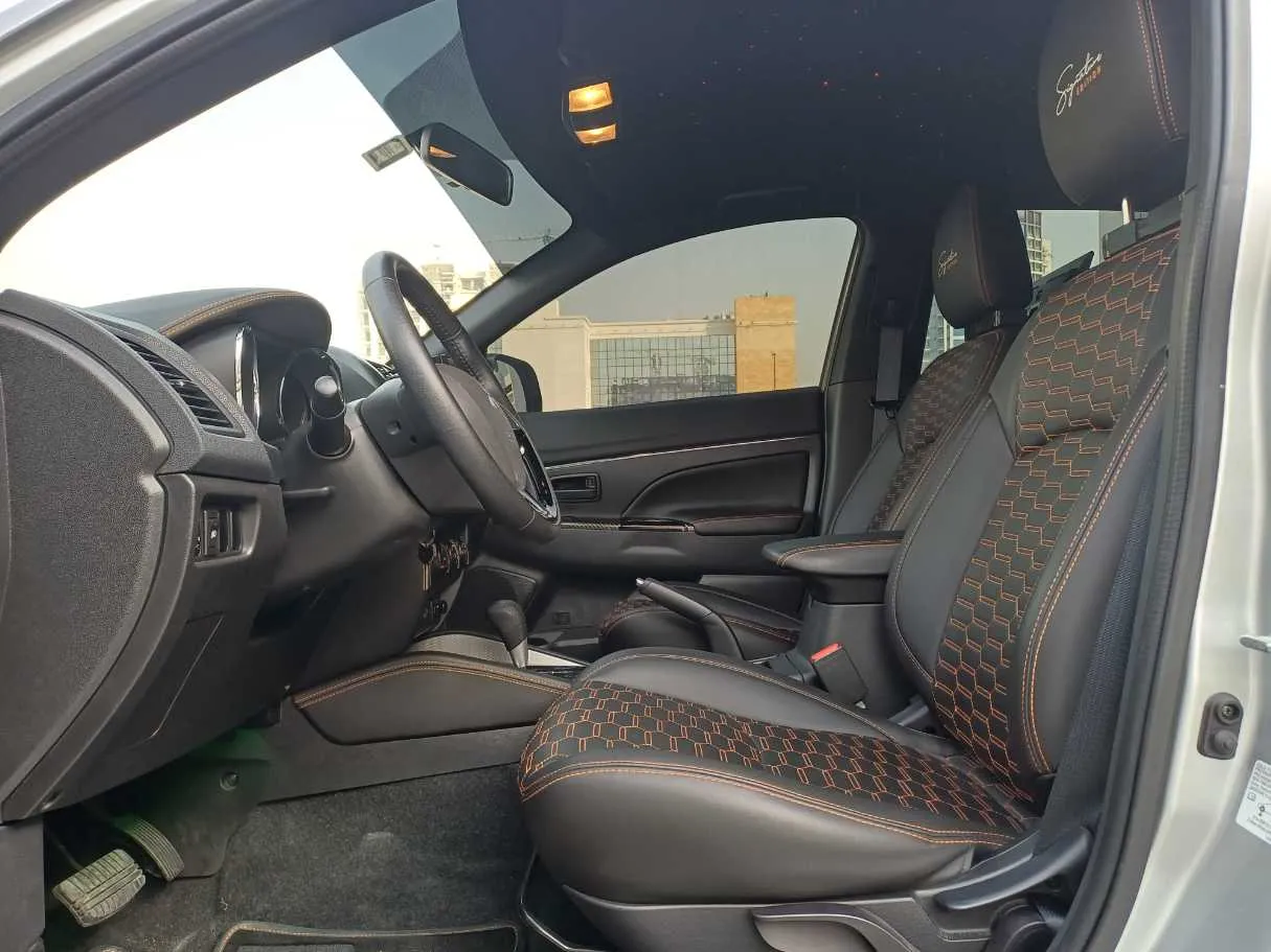 Car image 12