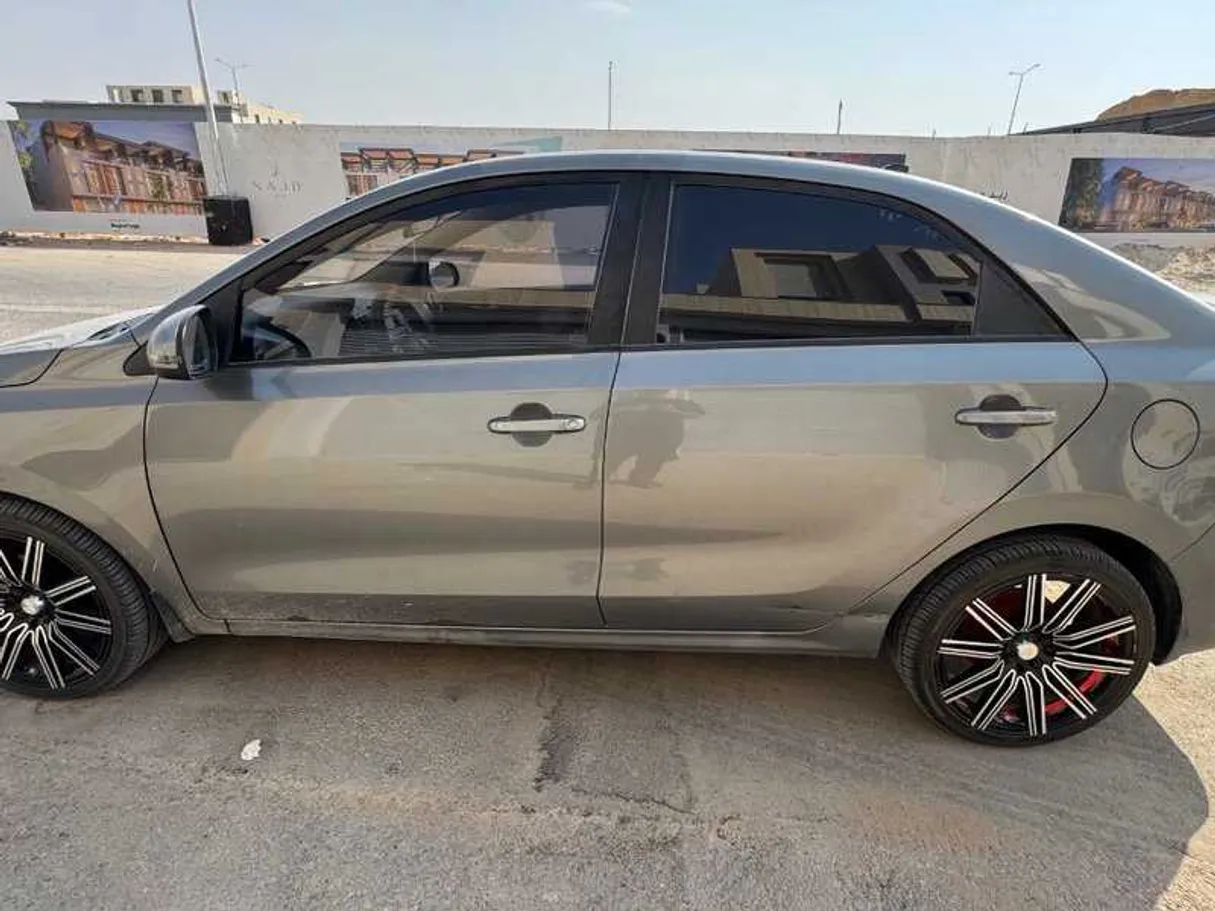 Car image 8