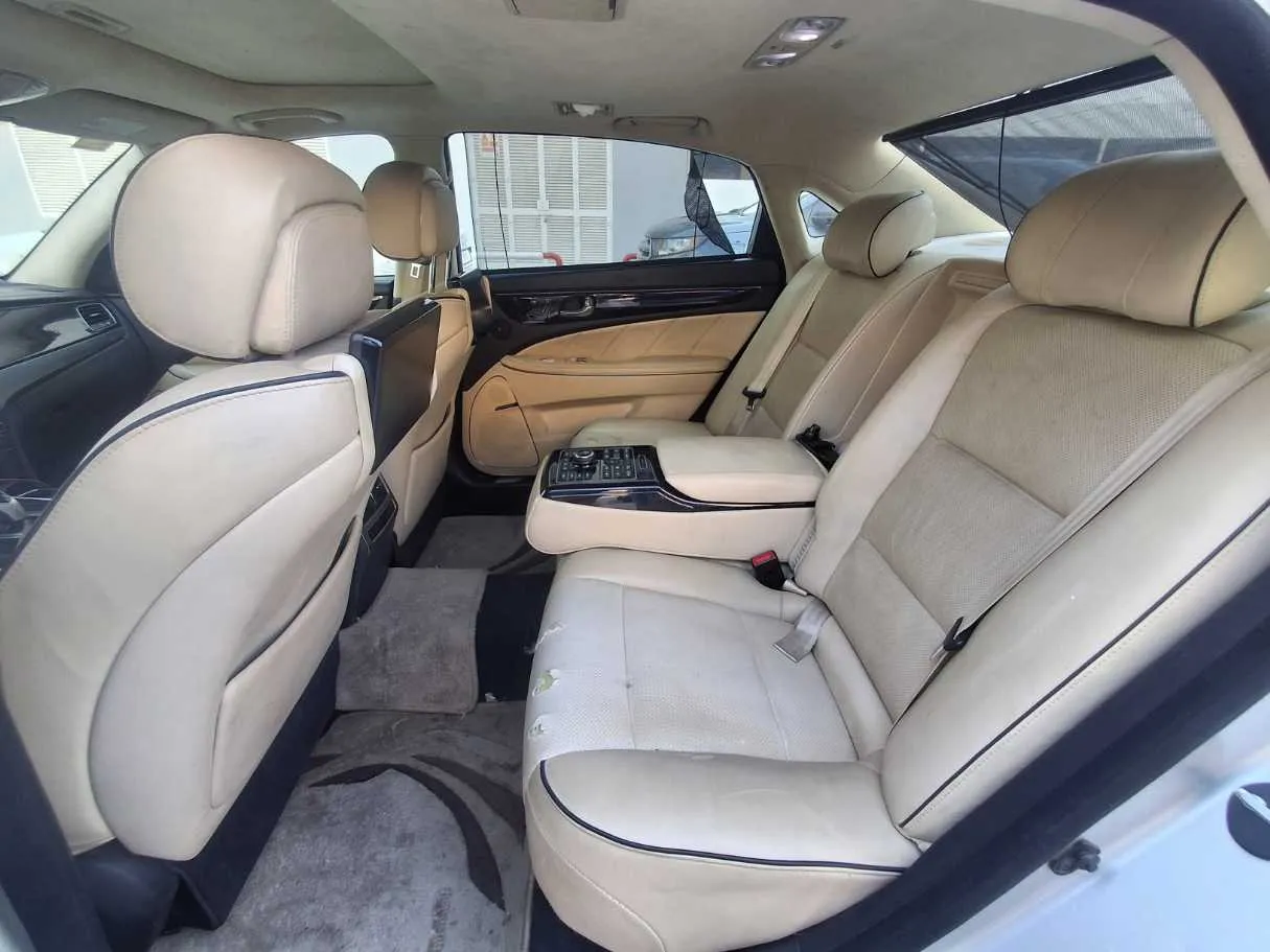 Car image 13