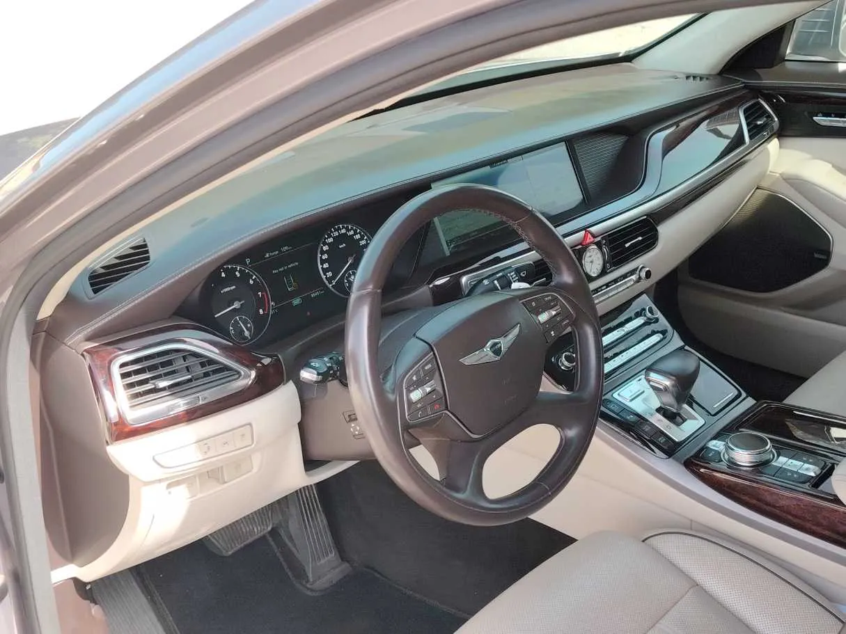 Car image 13
