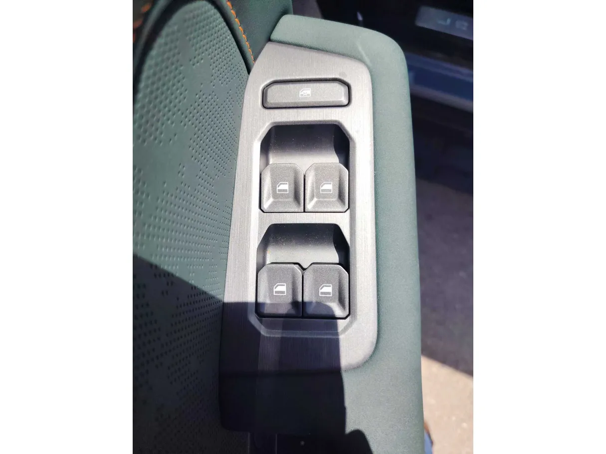 Car image 31