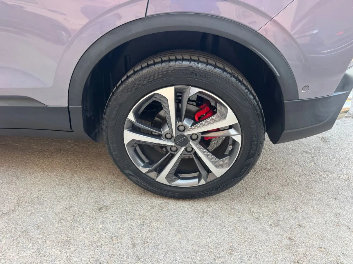 Car image 9