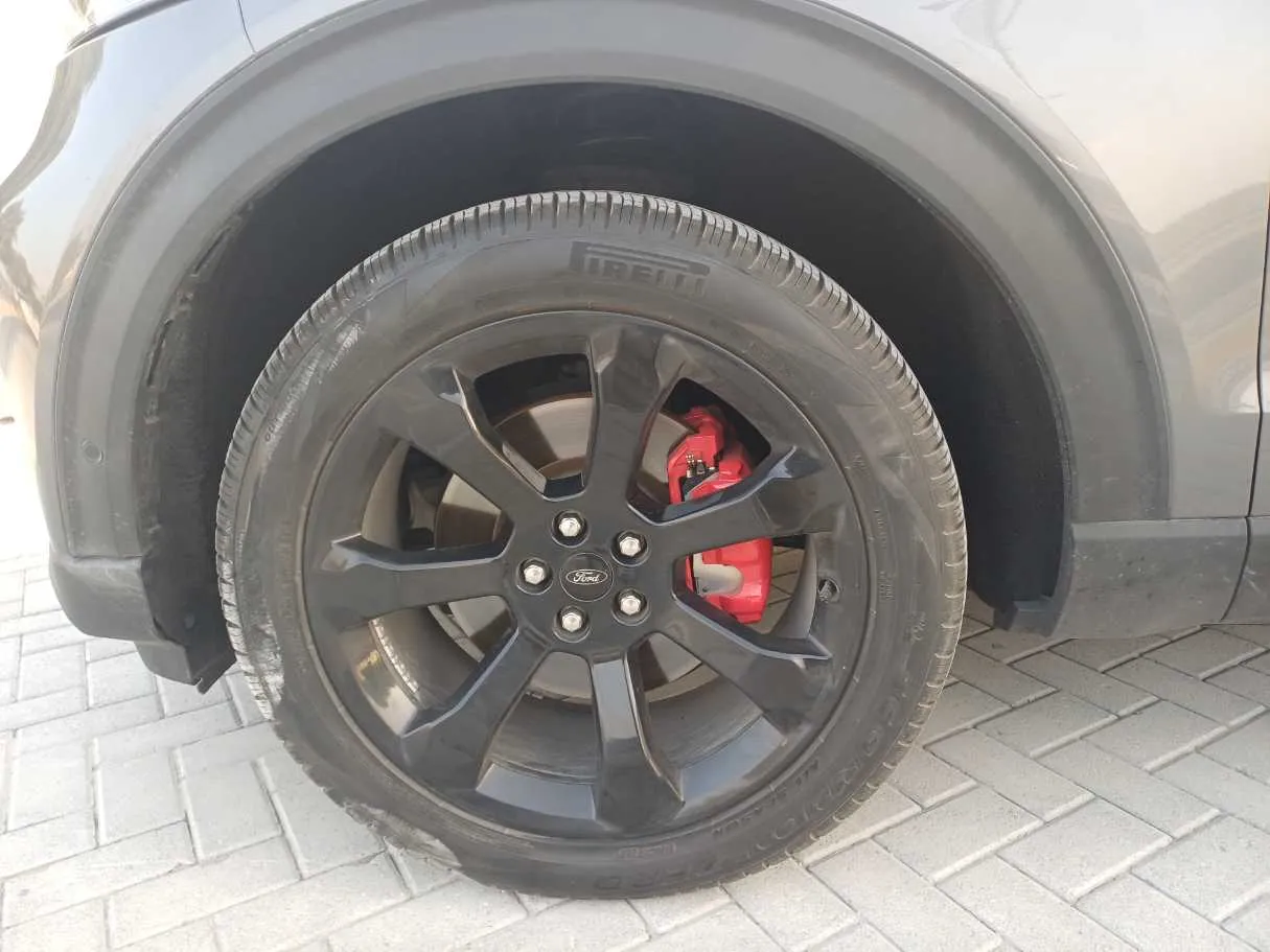 Car image 9