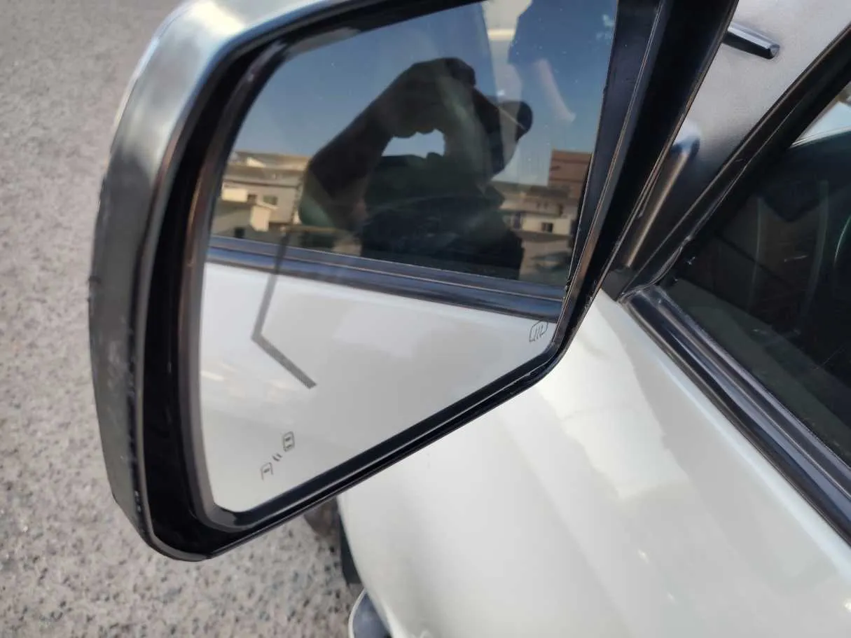 Car image 35