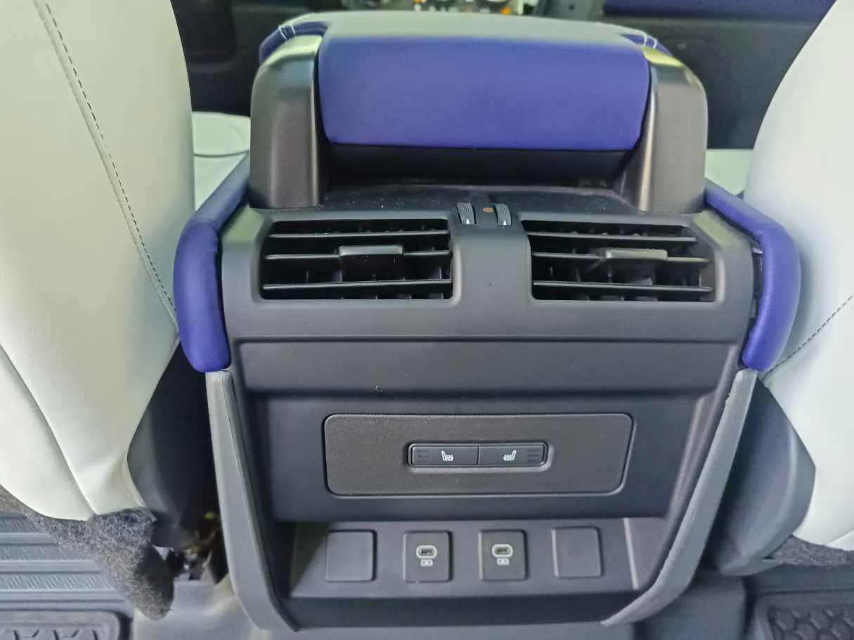 Car image 33