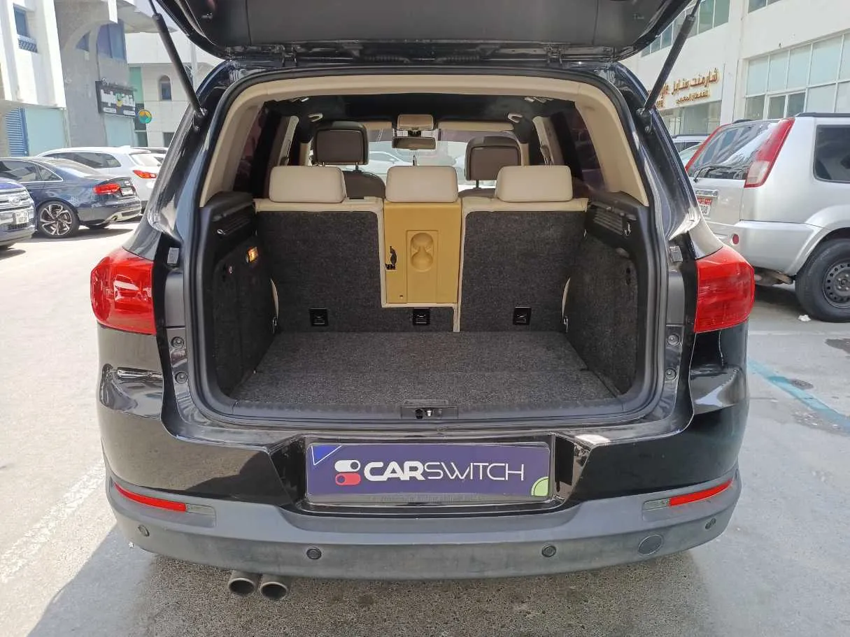 Car image 19