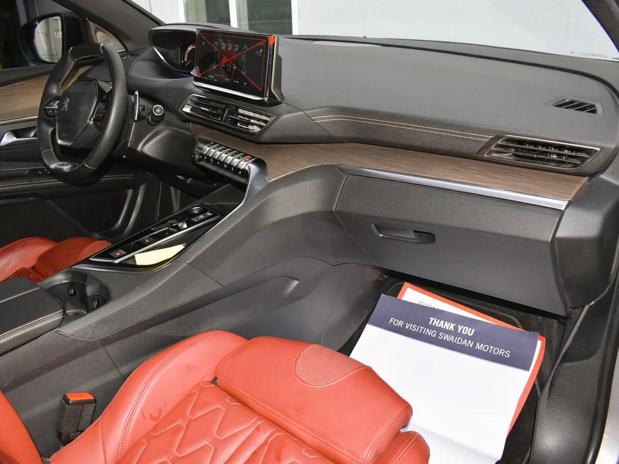 Car image 9