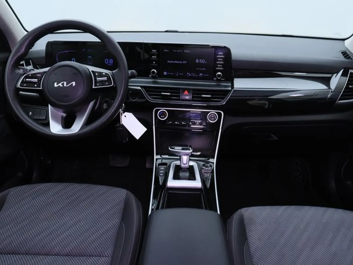 Car image 14