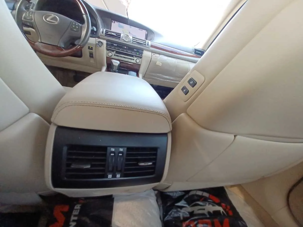 Car image 23
