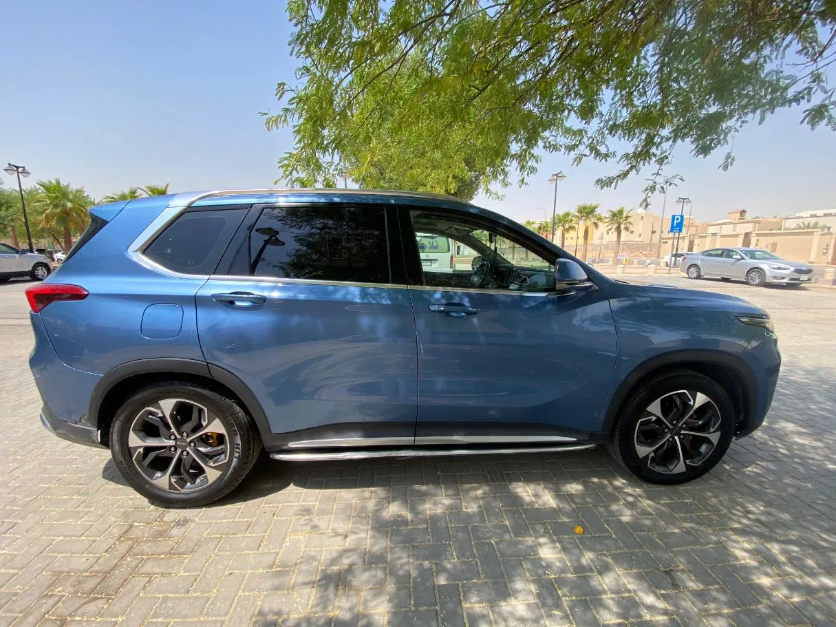 Car image 5