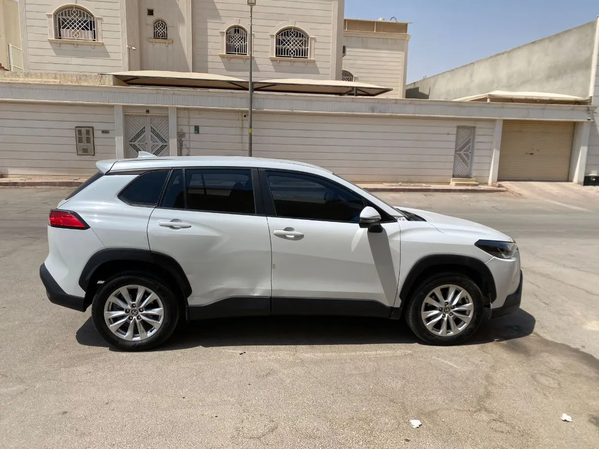 Car image 4