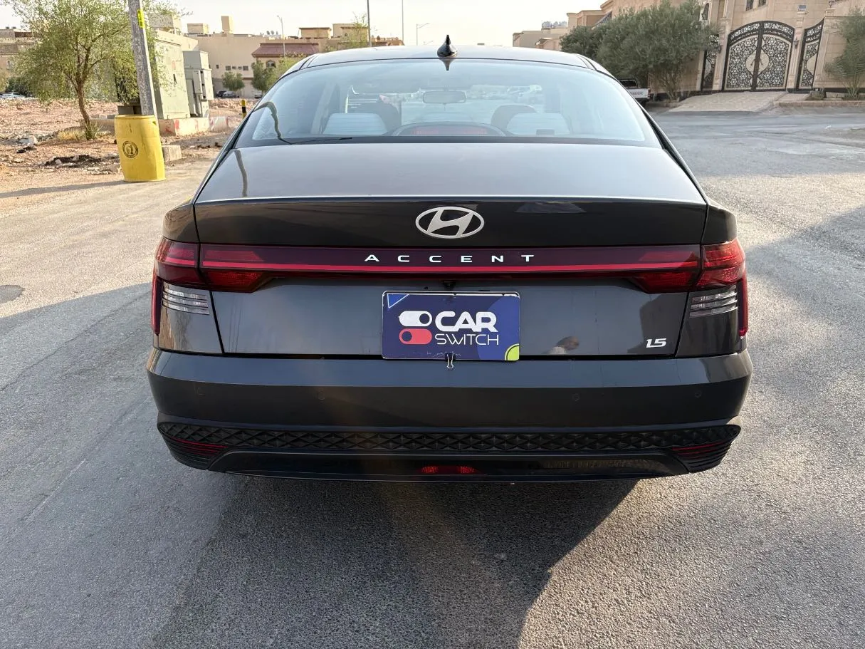 Car image 6