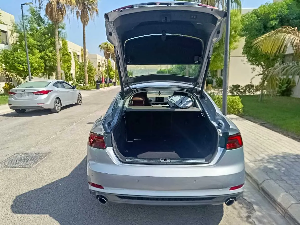Car image 27
