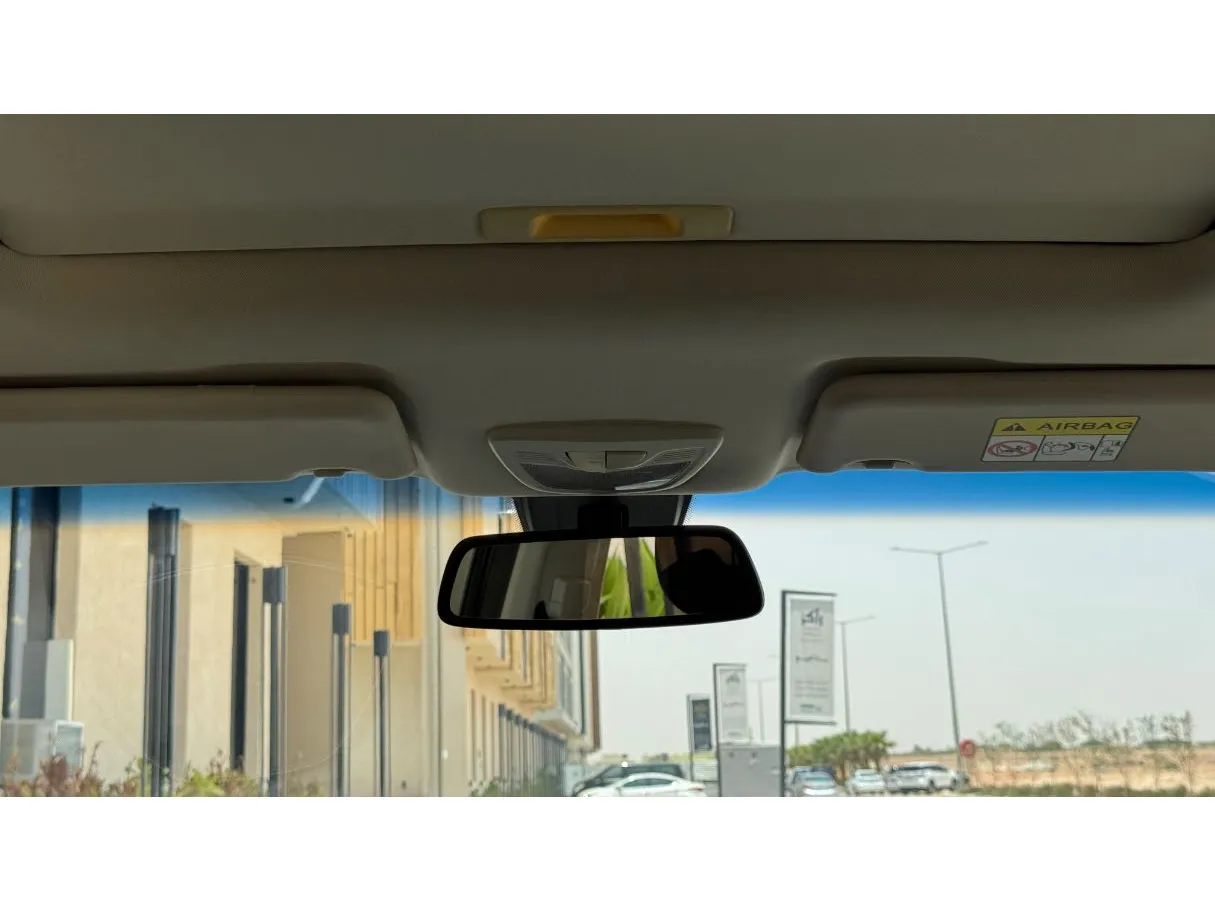 Car image 25