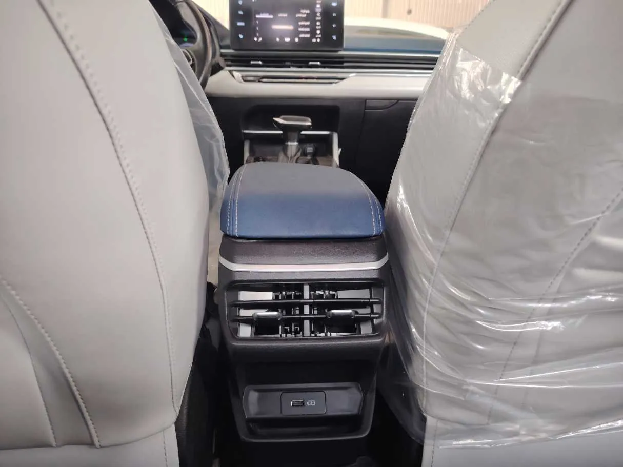 Car image 29
