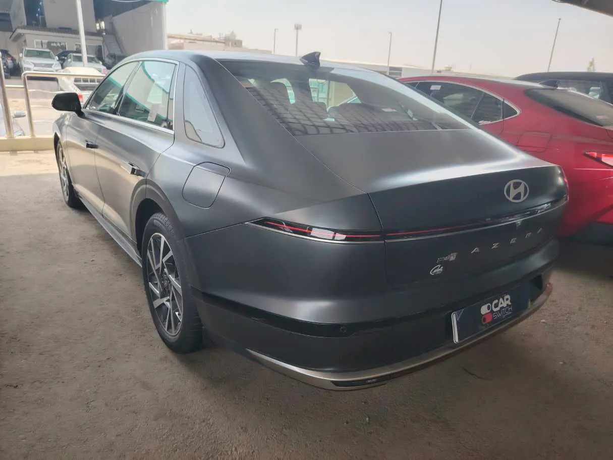 Car image 8