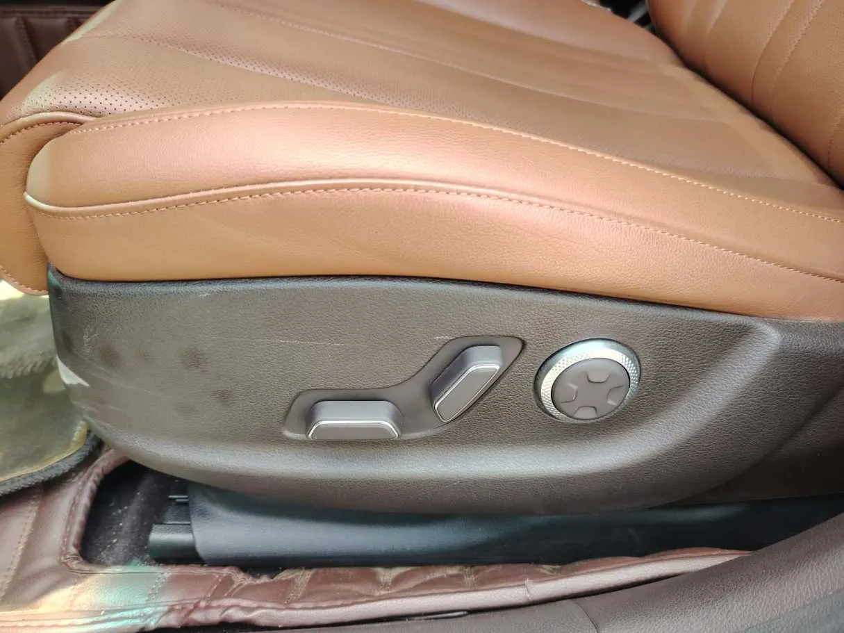 Car image 38