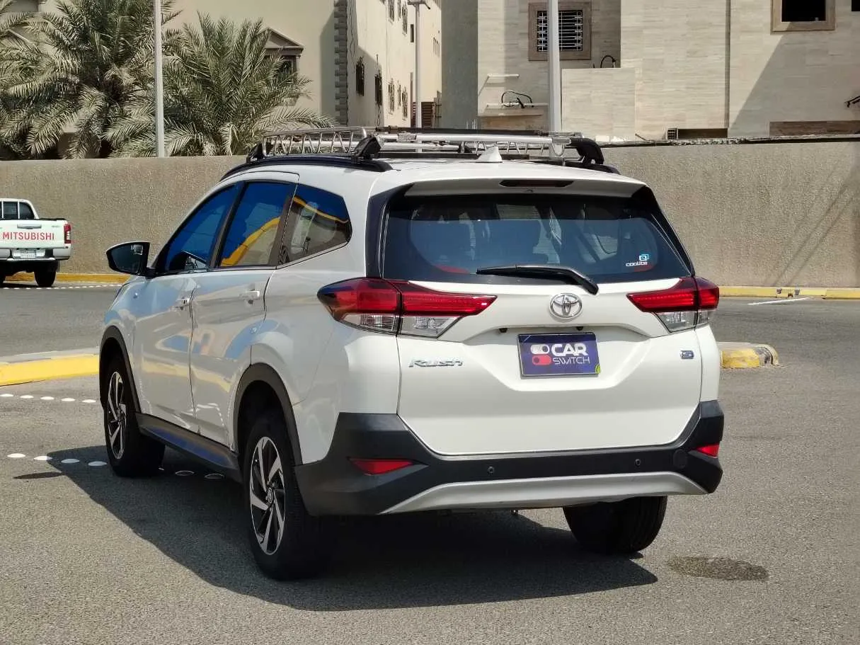 Car image 7