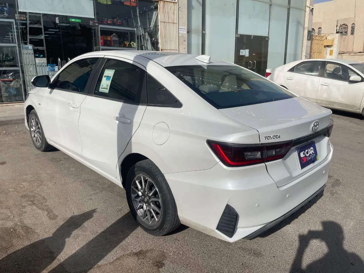 Car image 7