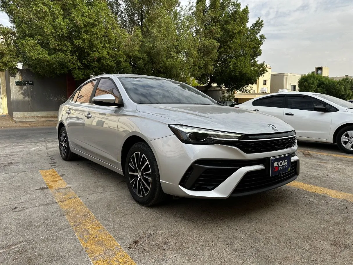 Car image 3
