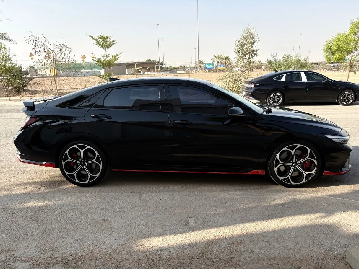 Car image 4