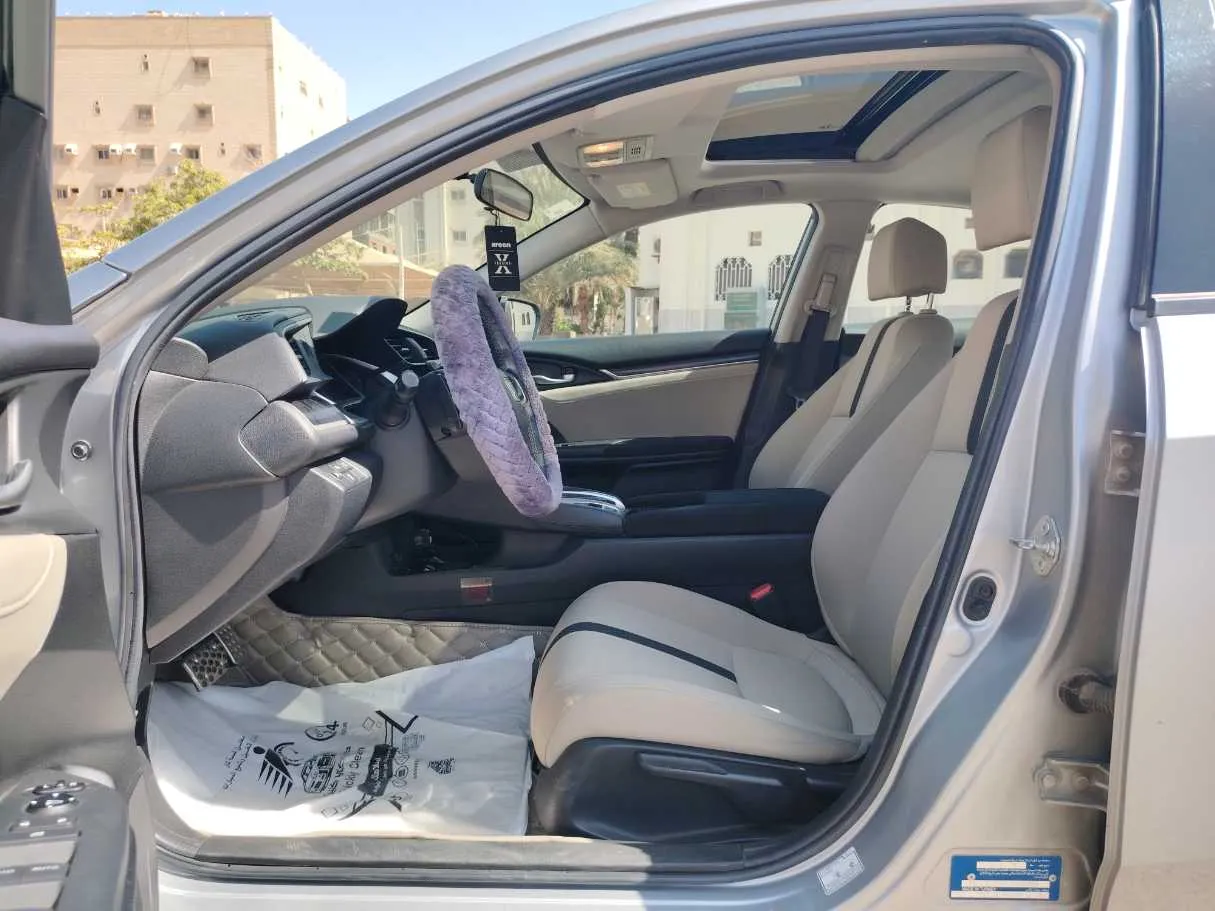 Car image 11