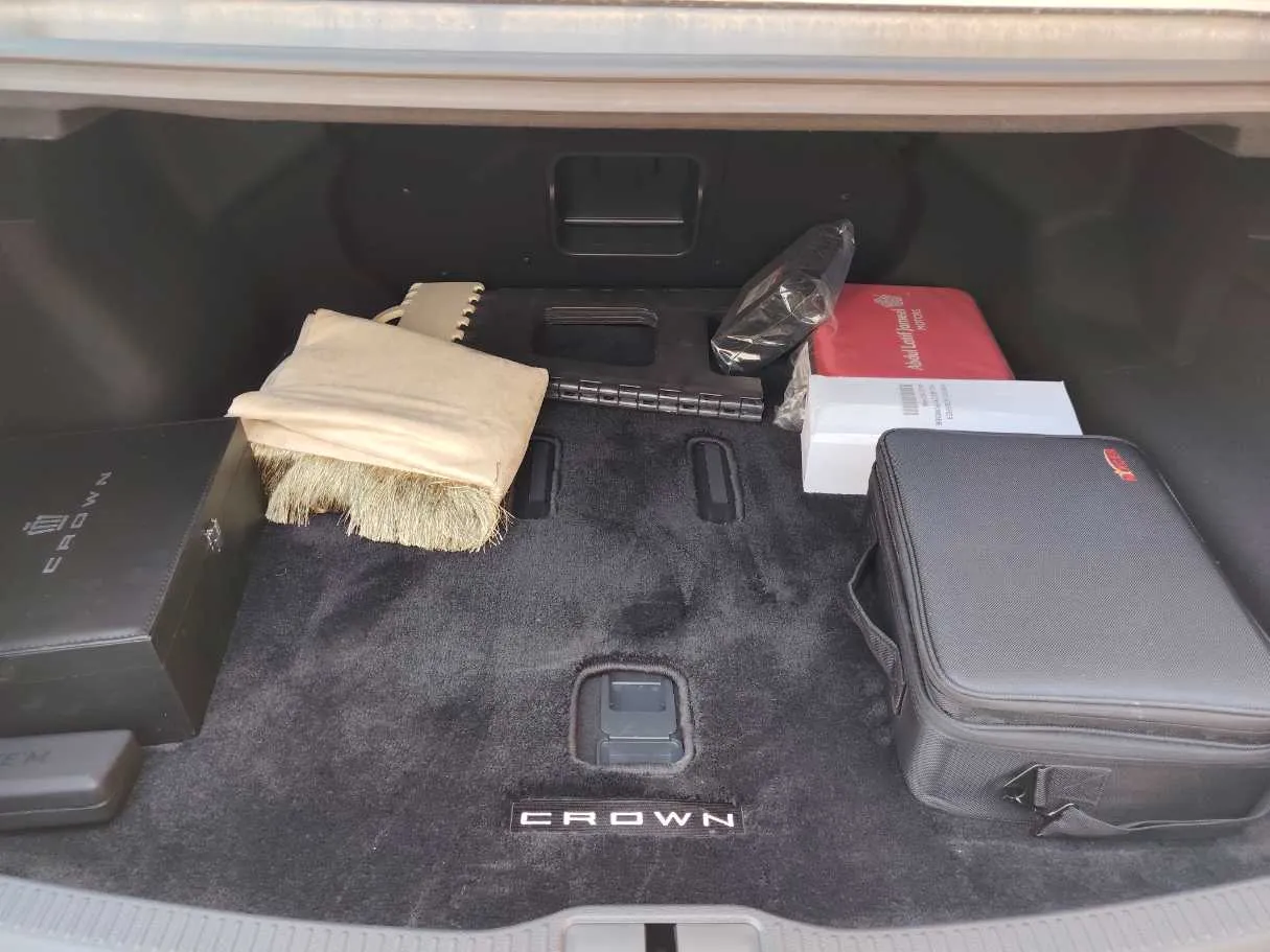 Car image 26