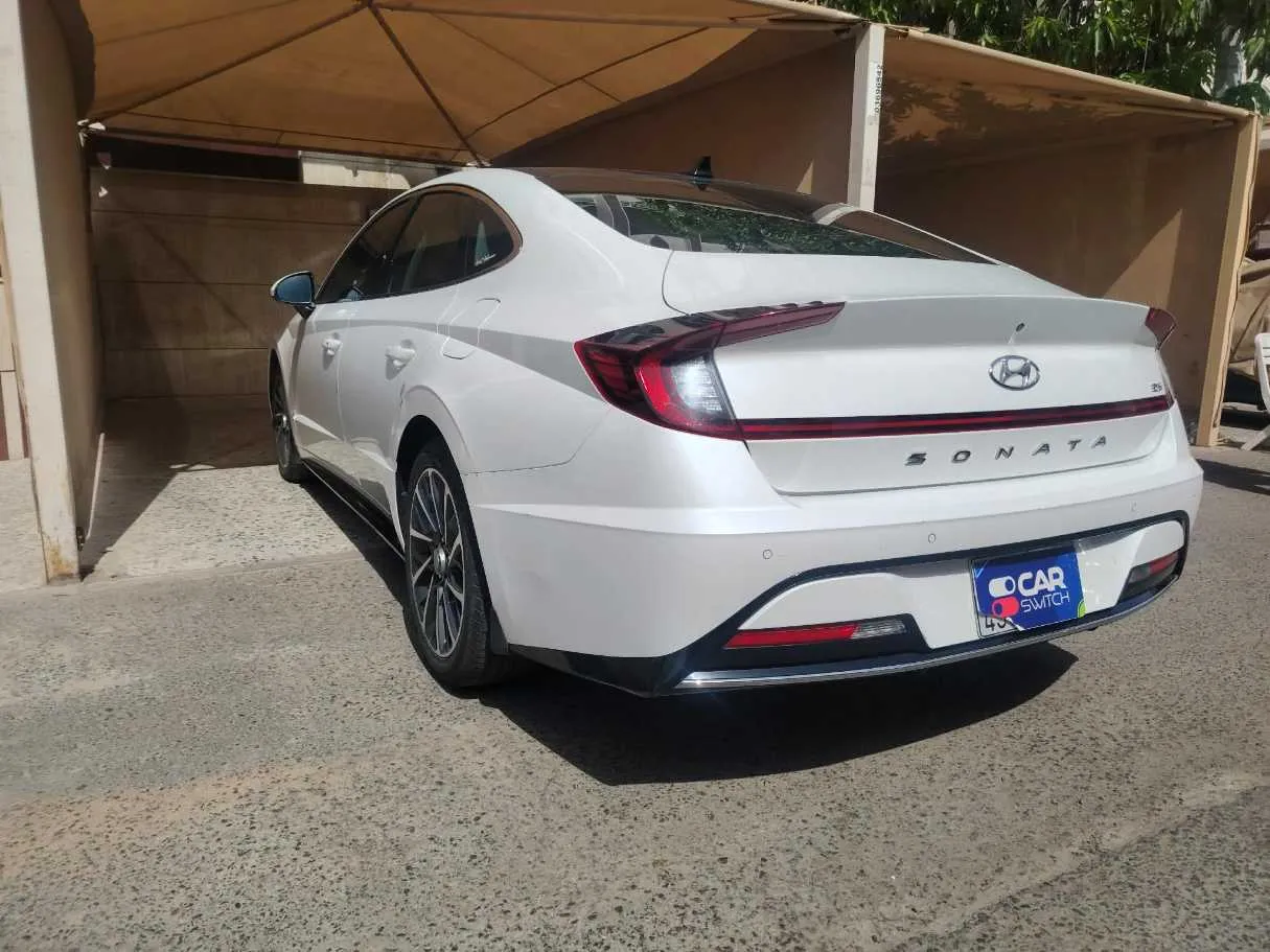 Car image 8