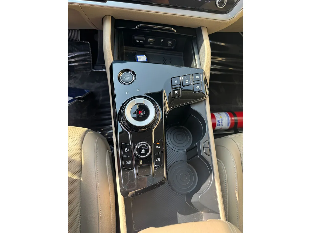 Car image 16