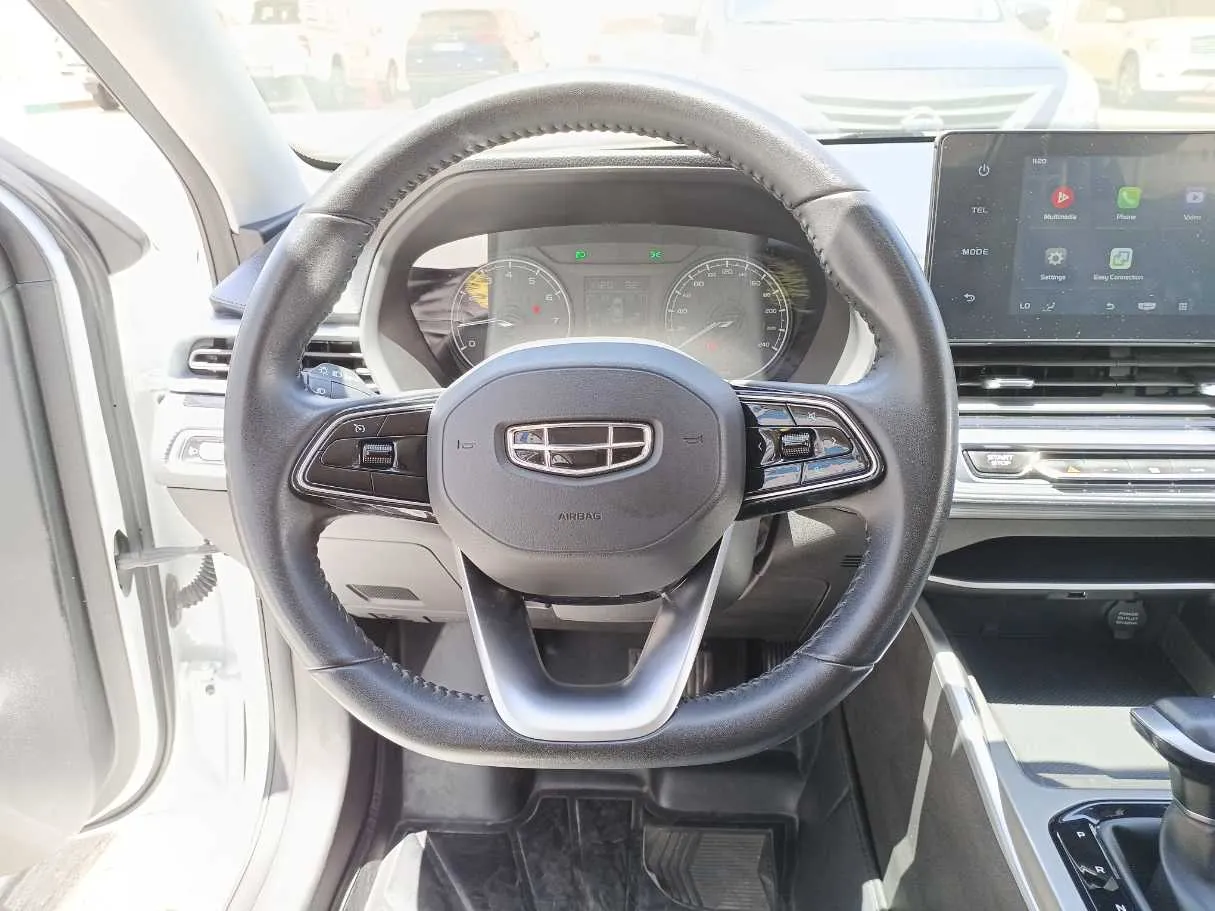 Car image 17